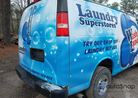 2017 Chevrolet Express 2500 Work Van z USA, uszkodzony, nr VIN 1GCWGAFF1H1121696